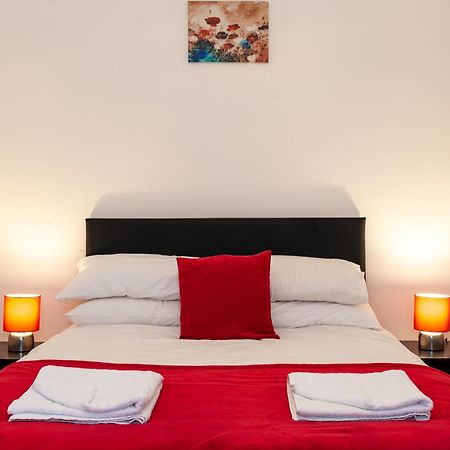 Stay Comfortable-City Centre Location- Sleeps Up To 9 Stoke-on-Trent 外观 照片