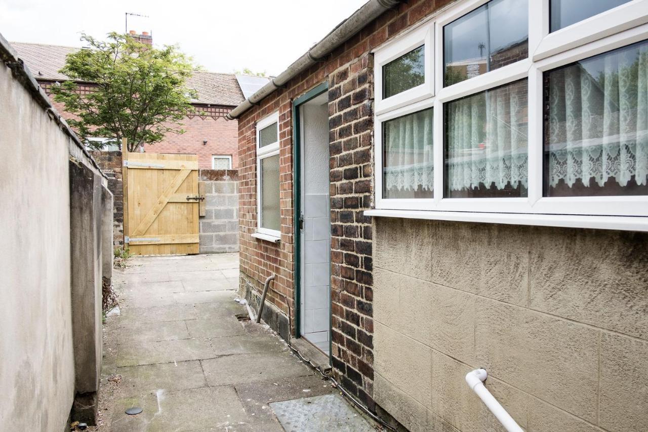 Stay Comfortable-City Centre Location- Sleeps Up To 9 Stoke-on-Trent 外观 照片