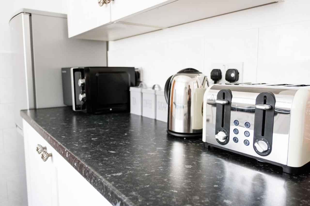 Stay Comfortable-City Centre Location- Sleeps Up To 9 Stoke-on-Trent 外观 照片