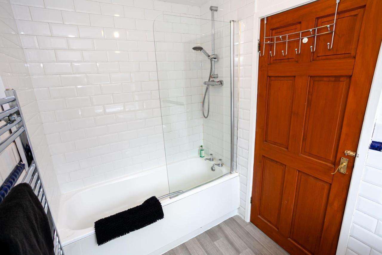 Stay Comfortable-City Centre Location- Sleeps Up To 9 Stoke-on-Trent 外观 照片