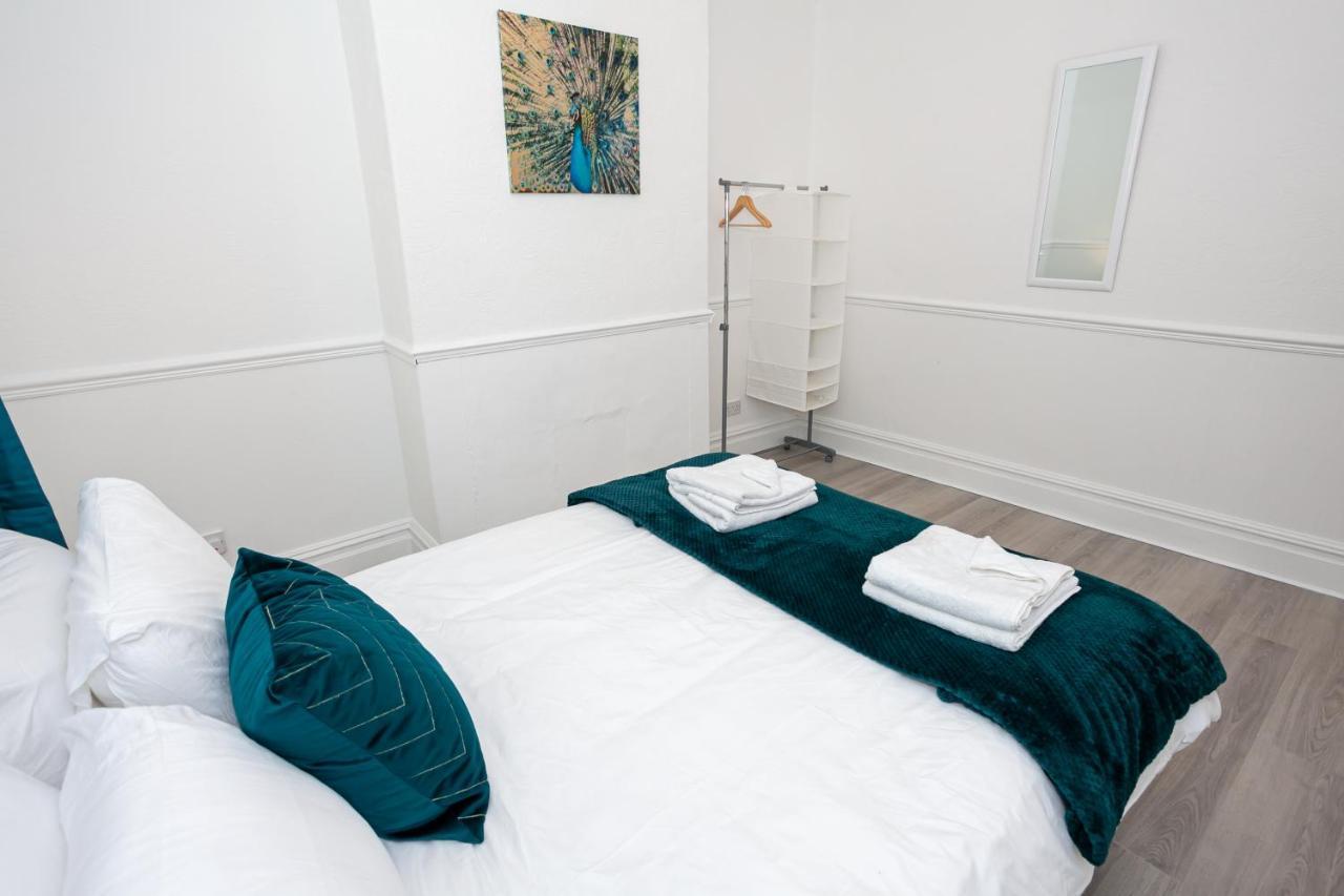 Stay Comfortable-City Centre Location- Sleeps Up To 9 Stoke-on-Trent 外观 照片