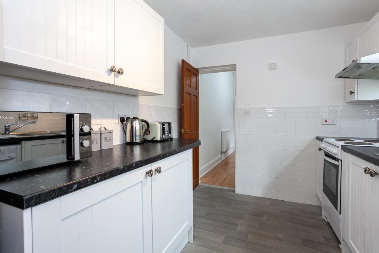 Stay Comfortable-City Centre Location- Sleeps Up To 9 Stoke-on-Trent 外观 照片