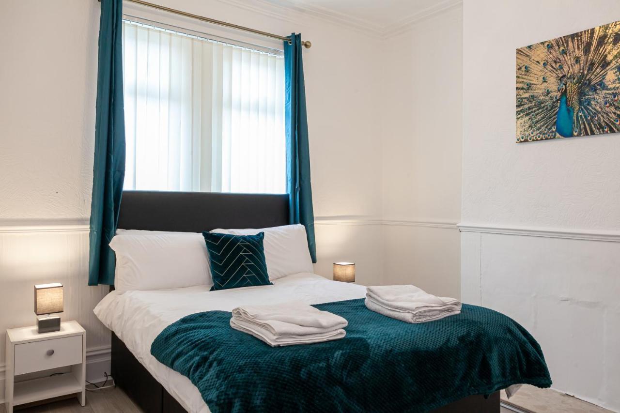 Stay Comfortable-City Centre Location- Sleeps Up To 9 Stoke-on-Trent 外观 照片