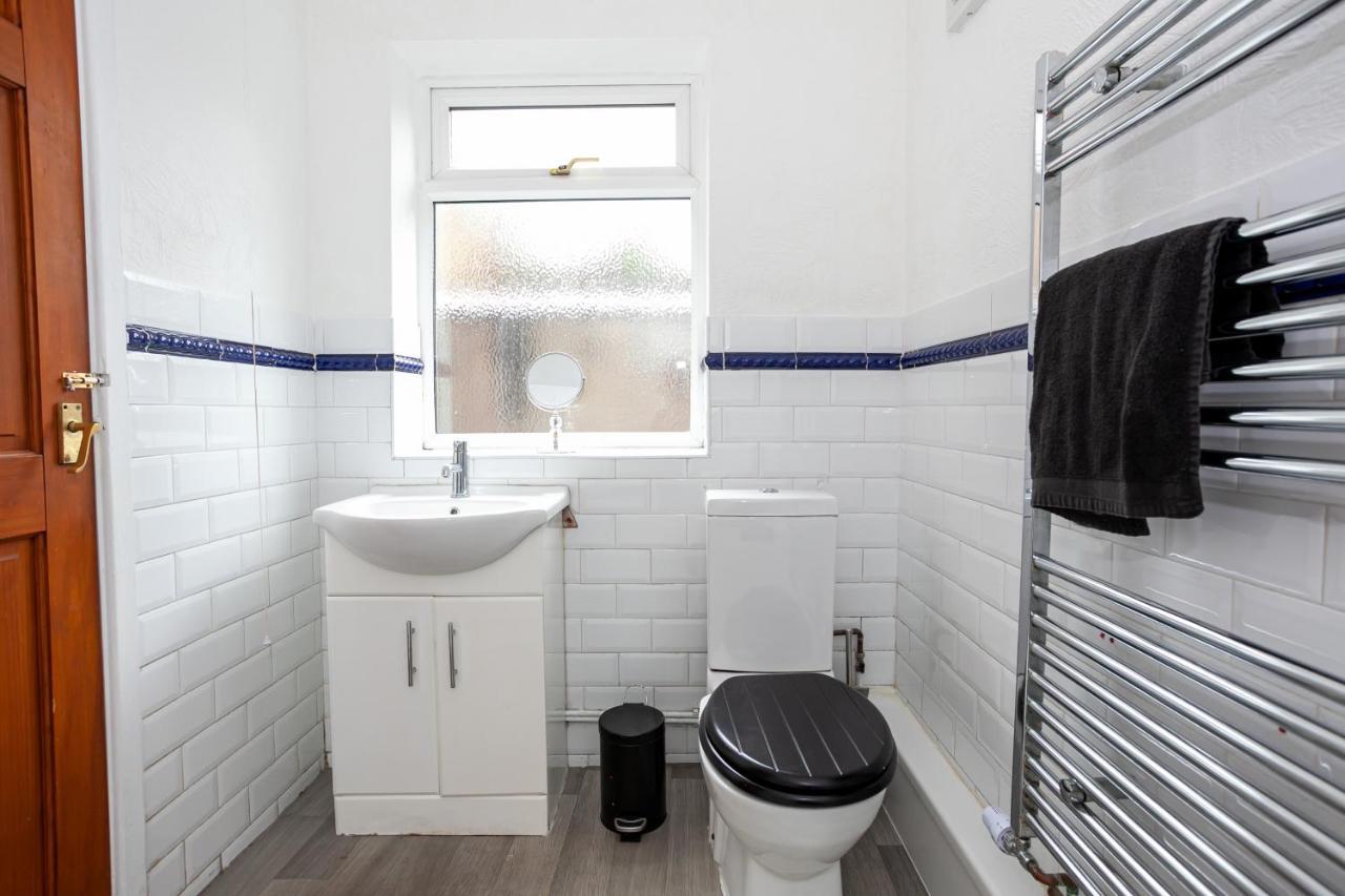 Stay Comfortable-City Centre Location- Sleeps Up To 9 Stoke-on-Trent 外观 照片