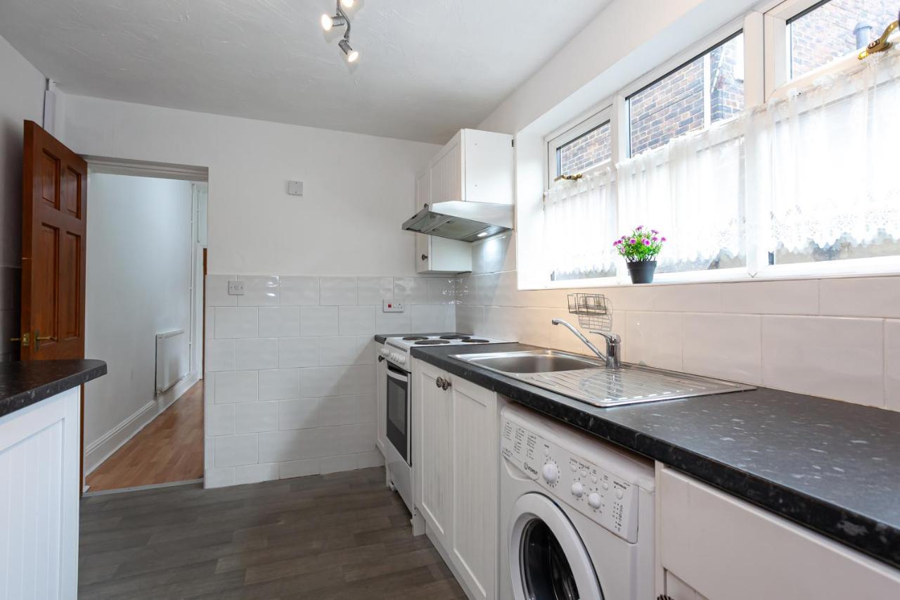 Stay Comfortable-City Centre Location- Sleeps Up To 9 Stoke-on-Trent 外观 照片