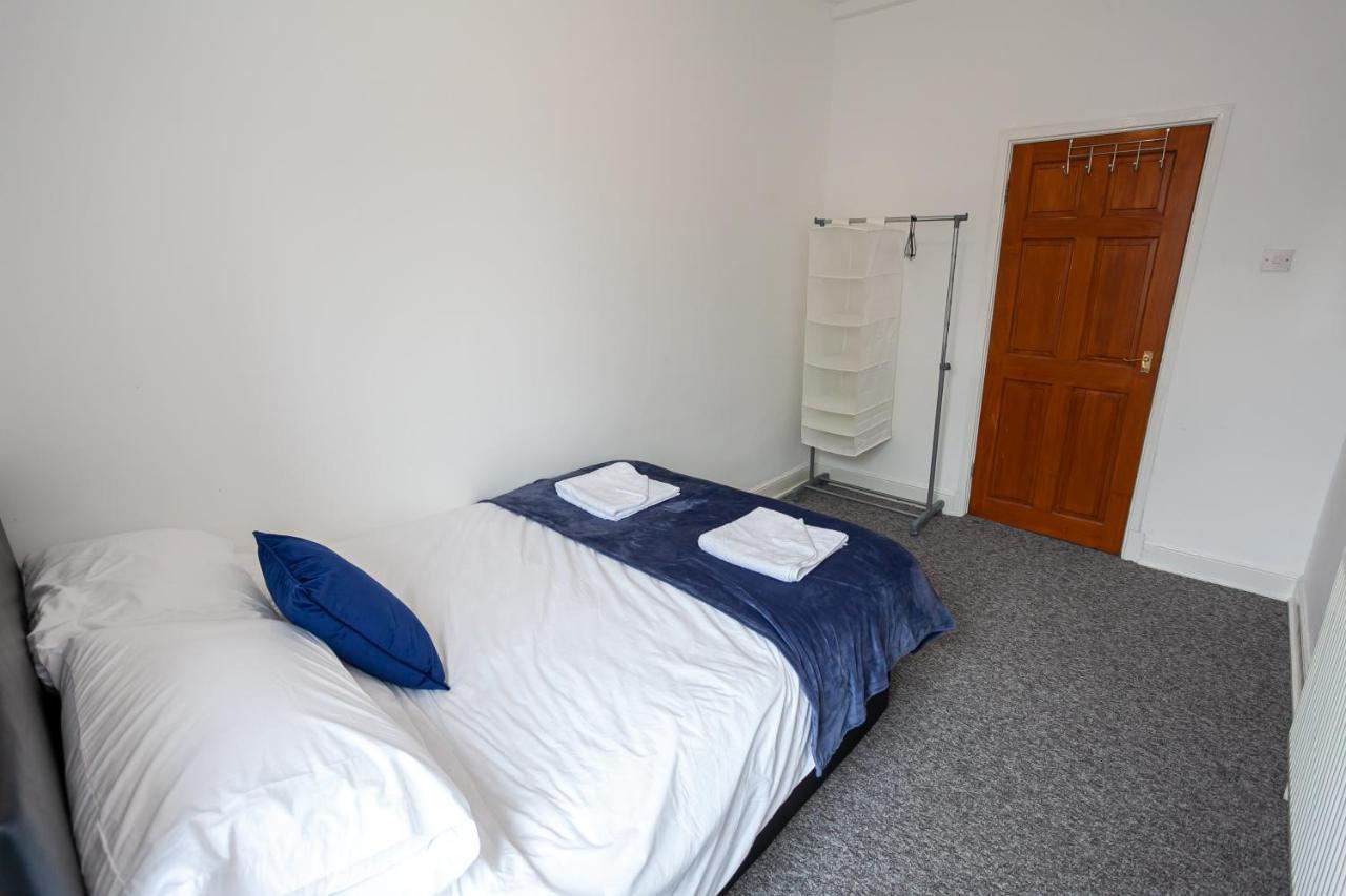 Stay Comfortable-City Centre Location- Sleeps Up To 9 Stoke-on-Trent 外观 照片