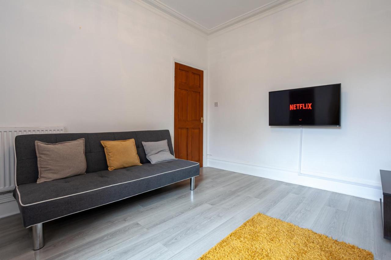 Stay Comfortable-City Centre Location- Sleeps Up To 9 Stoke-on-Trent 外观 照片