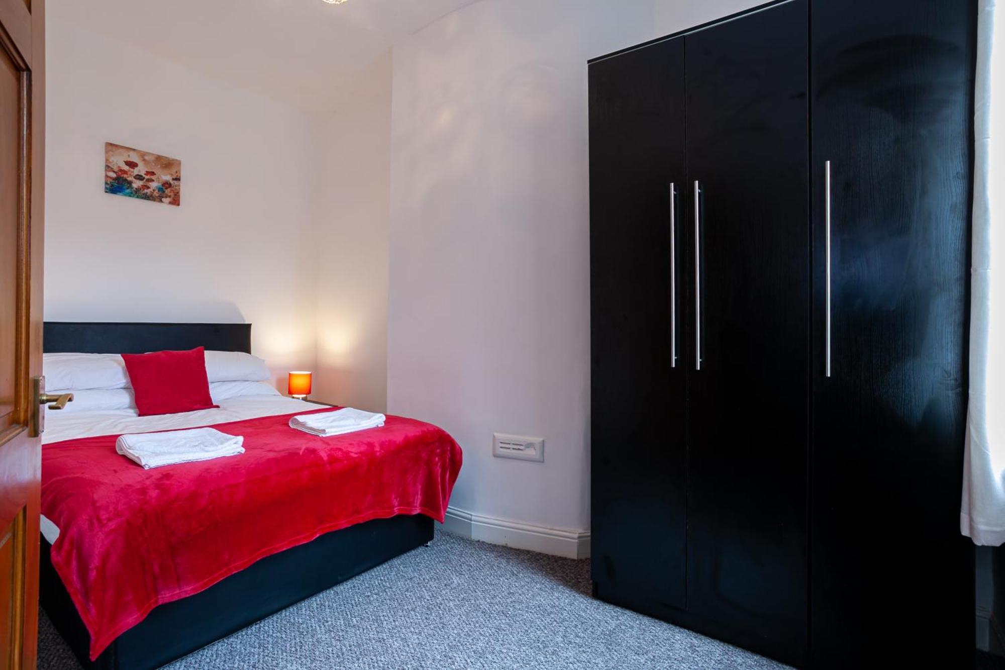 Stay Comfortable-City Centre Location- Sleeps Up To 9 Stoke-on-Trent 外观 照片